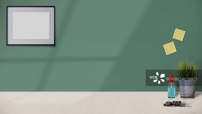 带有酒精喷雾和空白的工作区桌面和笔记本电脑图片素材