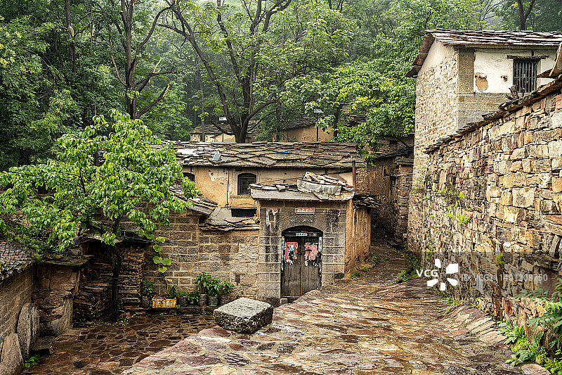 河南安阳林州太行山石板房图片素材