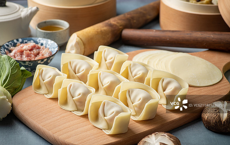 中国传统小吃鲜肉大馄饨图片素材