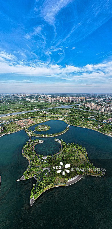 航拍视角的上海之鱼图片素材