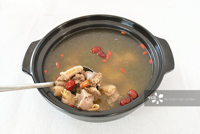 粤菜桂菜《五指毛桃炖老鸡（例汤）》图片素材