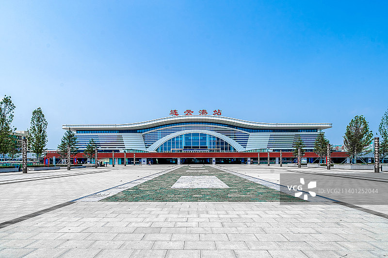 晴朗蓝天下的的连云港站图片素材