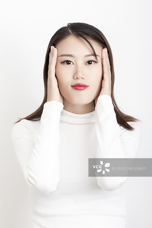 亚裔淡妆女性半身人像图片素材