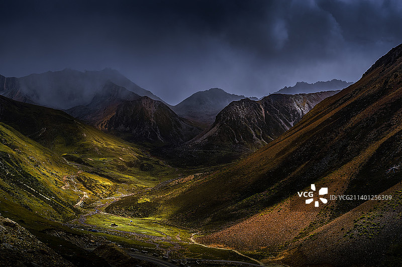 西藏加查县拉姆拉措图片素材