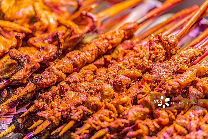 中国新疆和田夜市红柳烤肉串图片素材