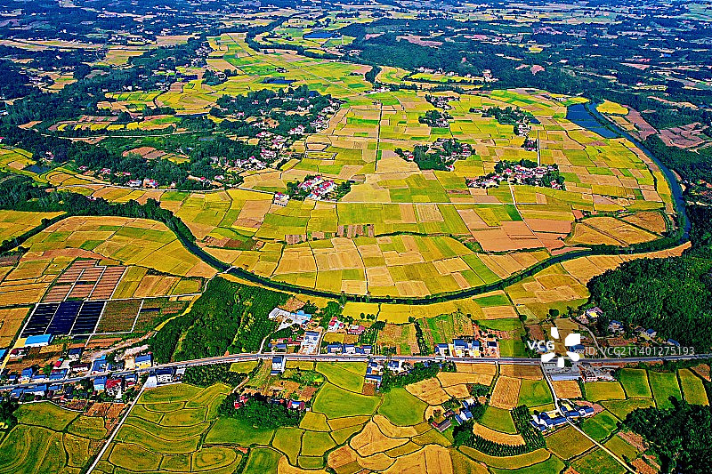 金色大地图片素材