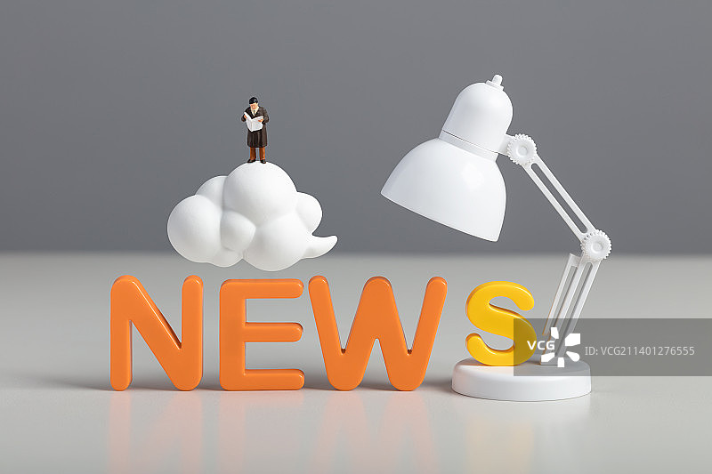 微缩创意积木news单词与看新闻的人图片素材
