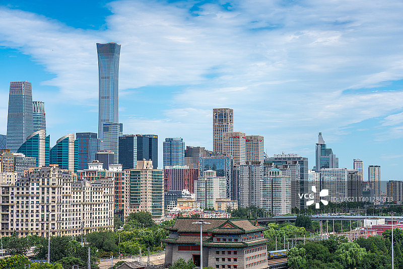 蓝天白云下的明城墙箭楼和CBD国贸高楼大厦图片素材
