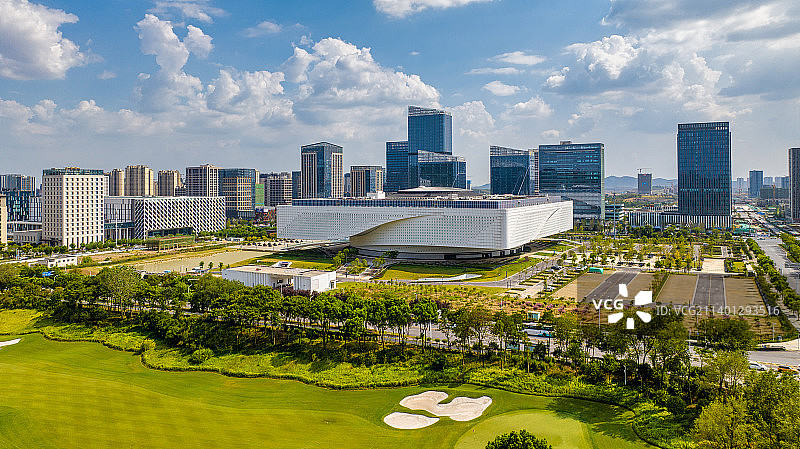 武汉光谷高新大道的湖北省科学技术馆图片素材
