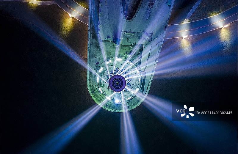 俯瞰成都大运会火炬塔的圆形光线图片素材