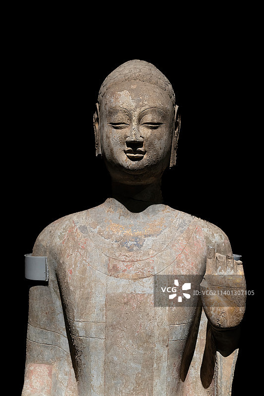青州博物馆藏龙兴寺遗址出土北齐贴金彩绘佛像图片素材