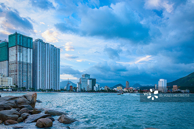 越南芽庄五指岩城市海景风光图片素材