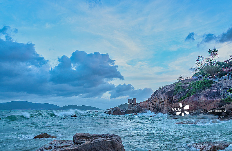 越南芽庄五指岩海岸礁石海浪风光图片素材
