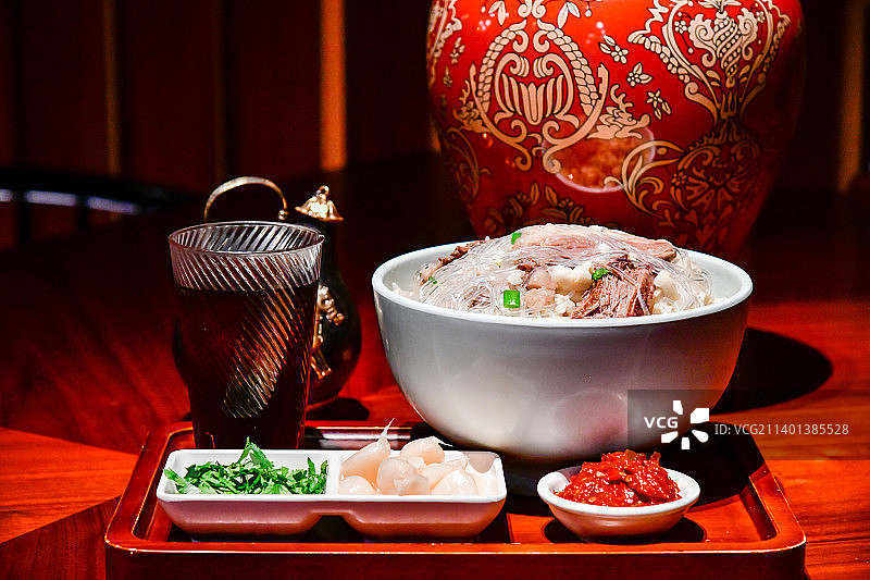 陕西西安美食牛肉羊肉泡馍图片素材