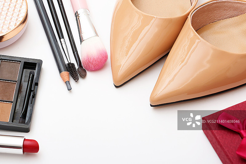 女生化妆打扮常用的工具图片素材