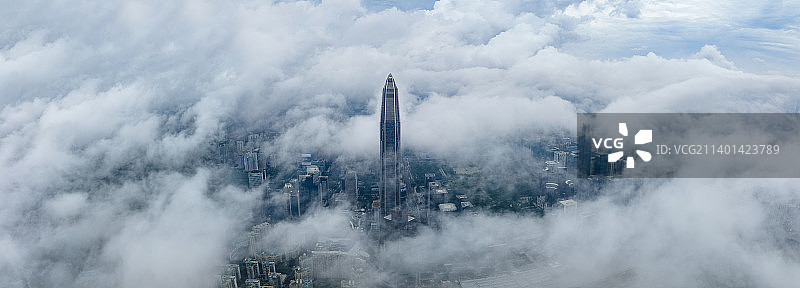 平安金融中心云海图片素材