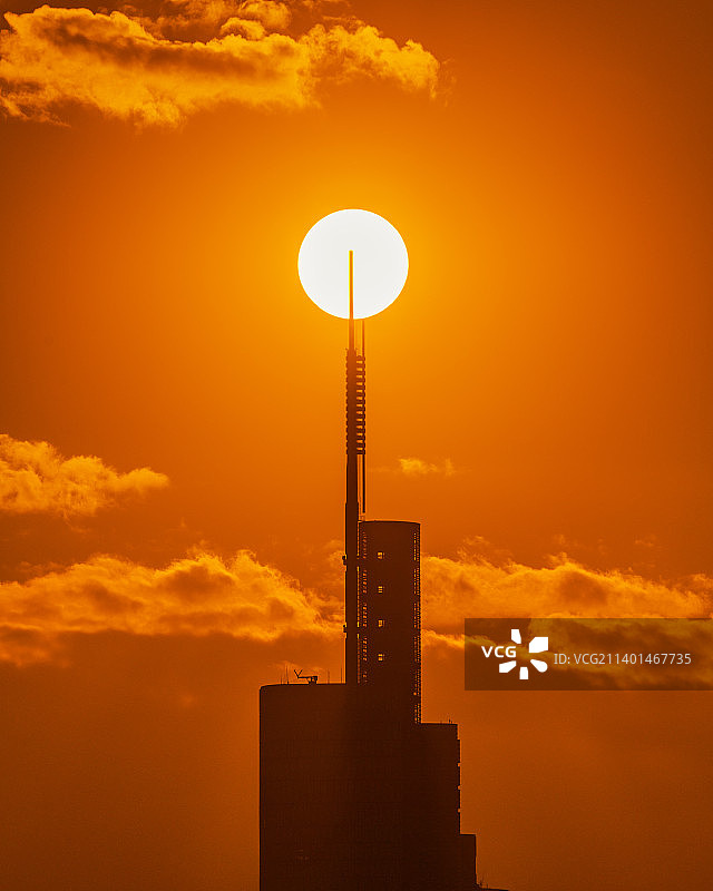 紫峰大厦上的日落，江苏南京图片素材