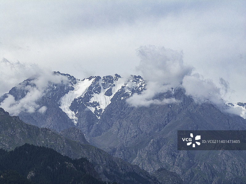 航拍新疆独库公路上的风景图片素材