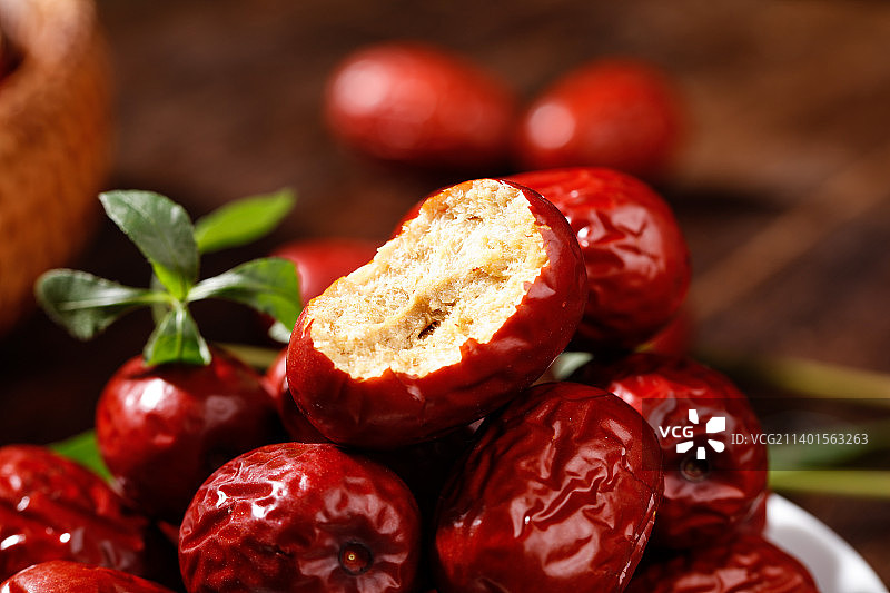 堆放着的和田大枣图片素材