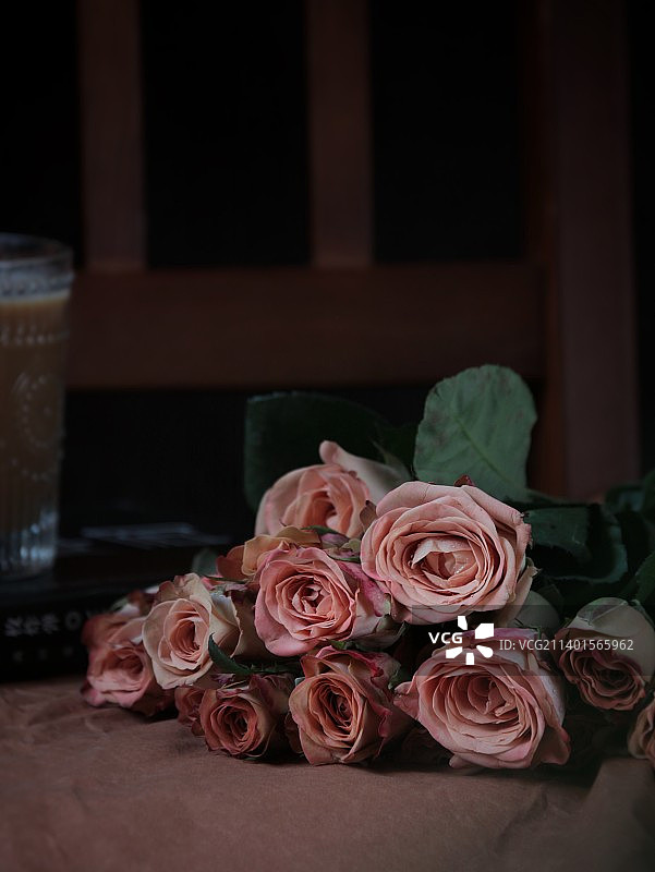 玫瑰花 鲜花不一定是又鲜又艳 但它一定是看起来有“生命”～图片素材