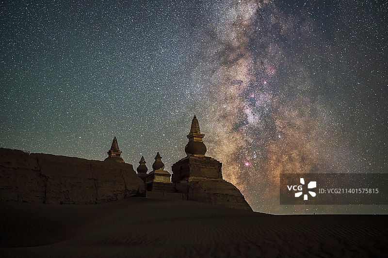内蒙额济纳黑水城胡杨林星空银河图片素材