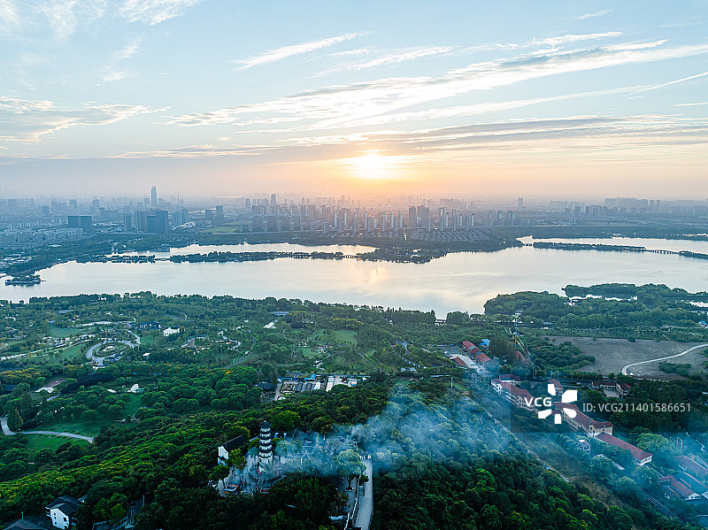 苏州上方山与石湖图片素材
