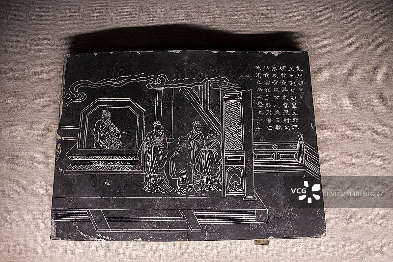 山东济宁孔子博物馆“诗礼传家—孔府旧藏文物珍品展”：《圣迹图》（清，一部反映孔子生平事迹的连环图画）图片素材