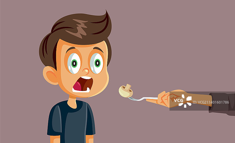 母亲给孩子喂蘑菇图片素材