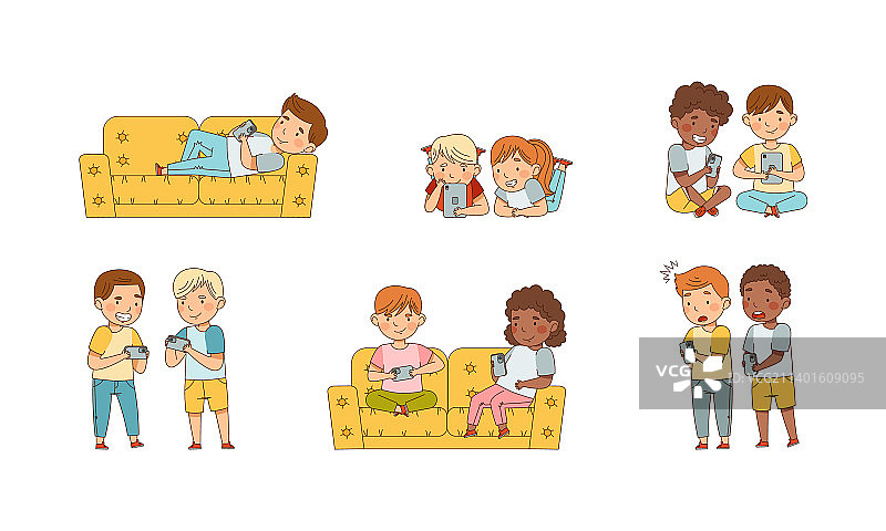 孩子们使用智能手机和平板电脑图片素材