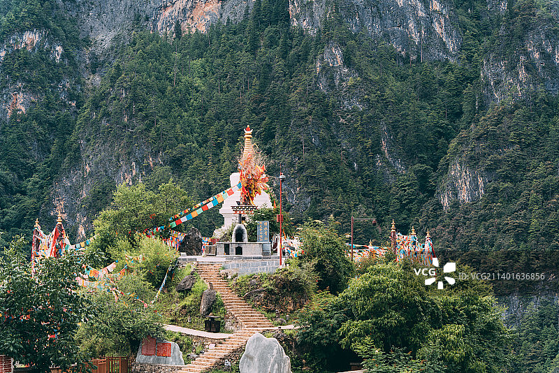 巴拉村白色佛塔图片素材