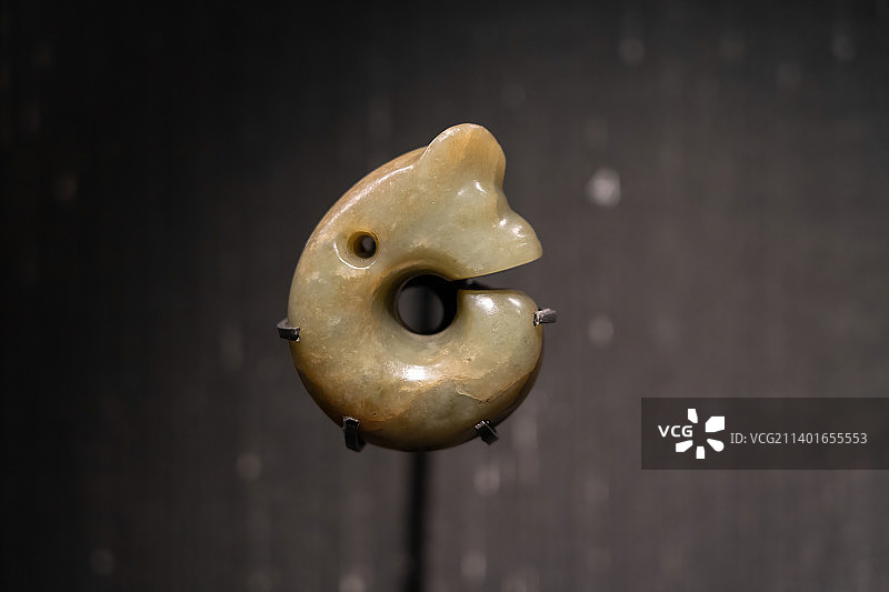 大英博物馆藏红山文化玉猪龙图片素材