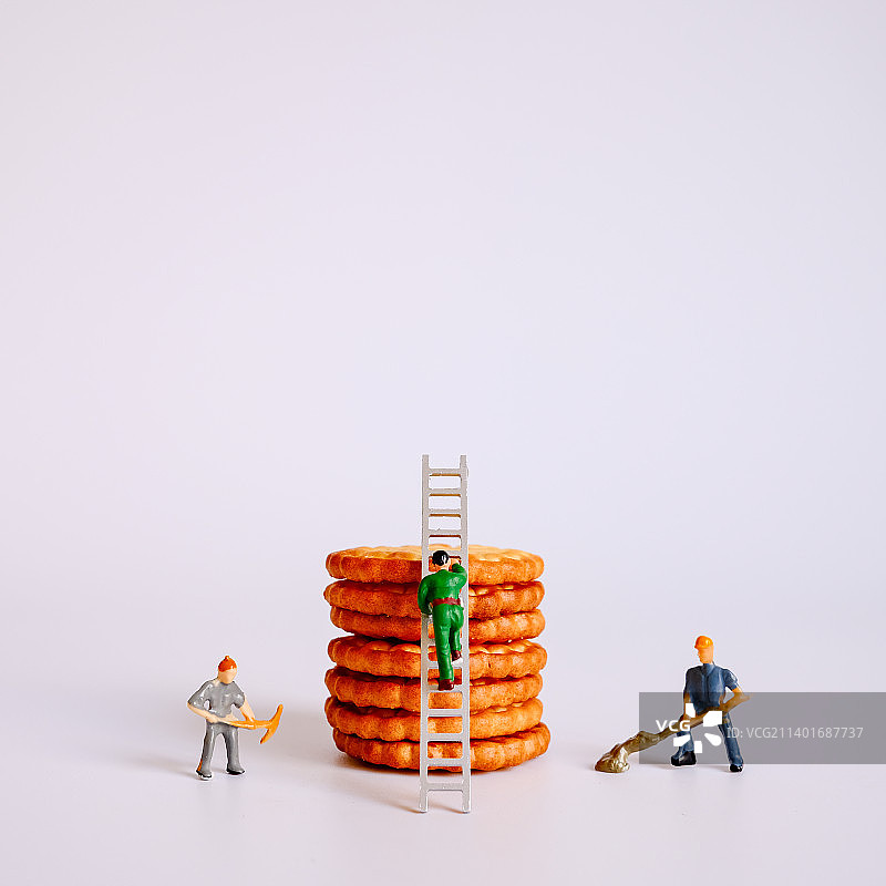 微缩创意 生产饼干   零食 有趣 背景实拍  甜点图片素材