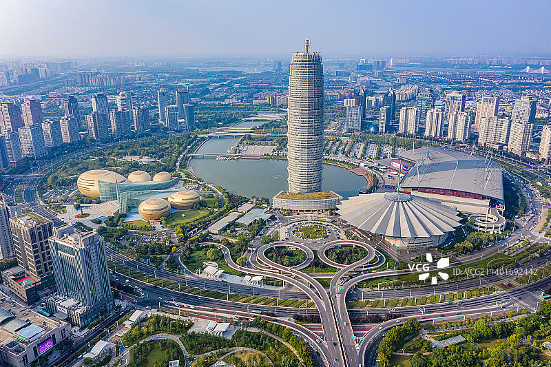 航拍河南郑州郑东新区CBD如意湖畔大玉米 绿地中心千玺广场 郑州国际会展中心 城市地标建筑 天际线图片素材