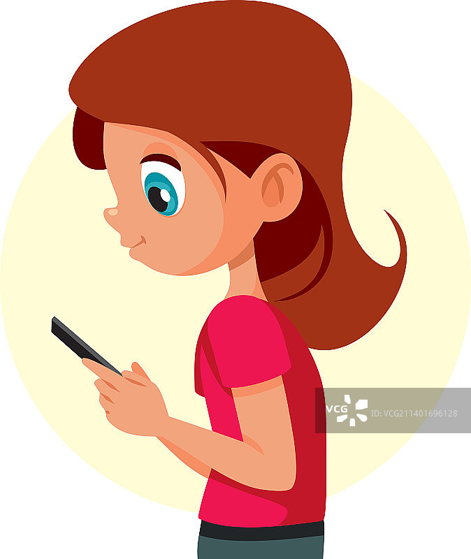 拿着智能手机阅读和打字的女孩图片素材