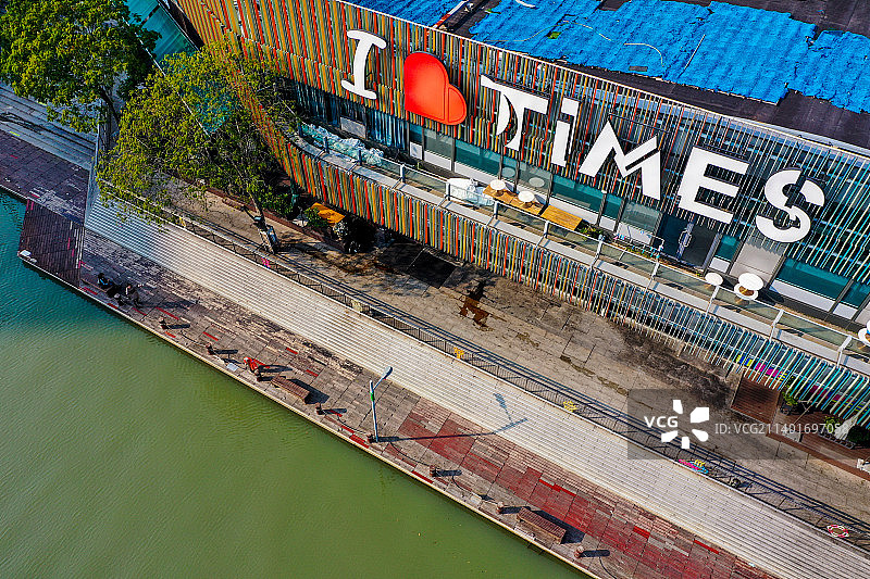 航拍江苏苏州圆融时代广场及周边商圈 圆融天幕街区图片素材