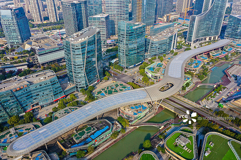 航拍江苏苏州圆融时代广场及周边商圈 圆融天幕街区图片素材