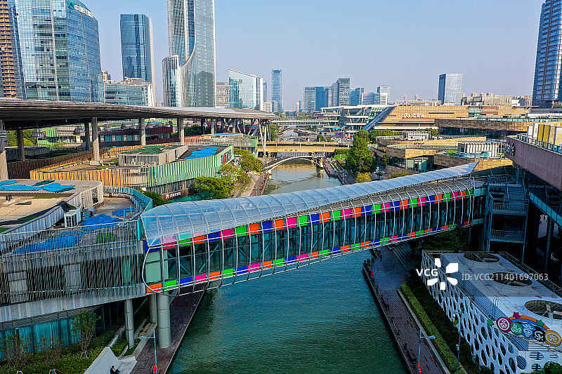 航拍江苏苏州圆融时代广场及周边商圈 圆融天幕街区图片素材
