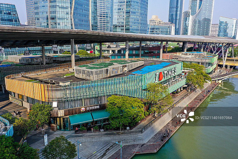 航拍江苏苏州圆融时代广场及周边商圈 圆融天幕街区图片素材