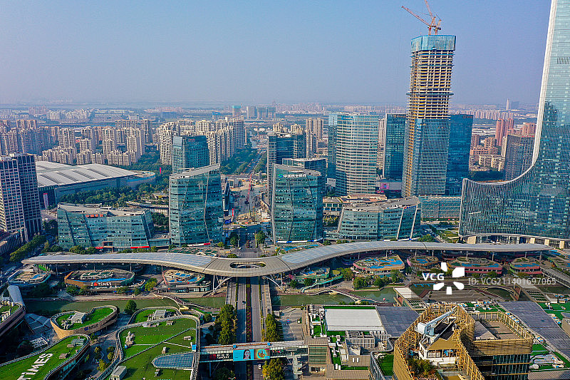 航拍江苏苏州圆融时代广场及周边商圈 圆融天幕街区图片素材