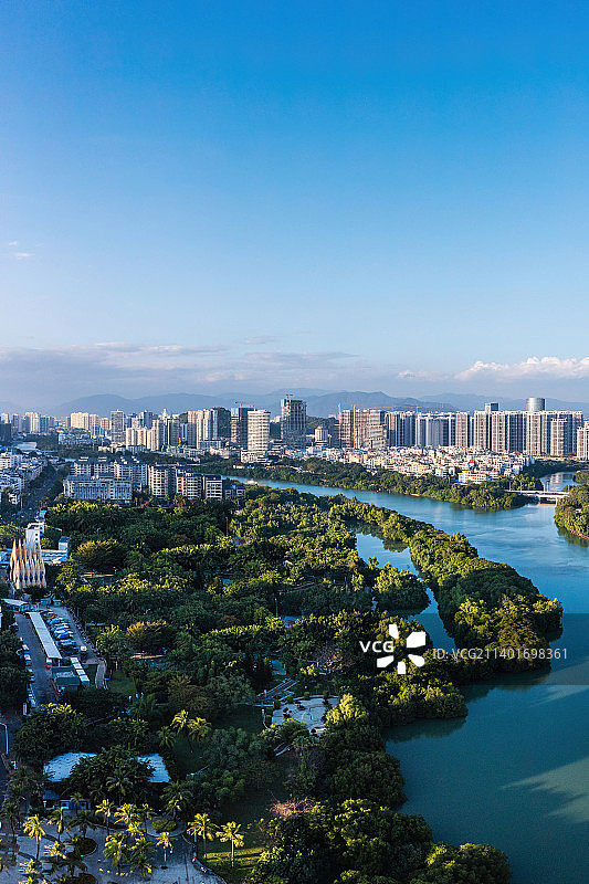 海南省三亚市天涯区红树林公园城市乐园和市中心建筑风光航拍图片素材