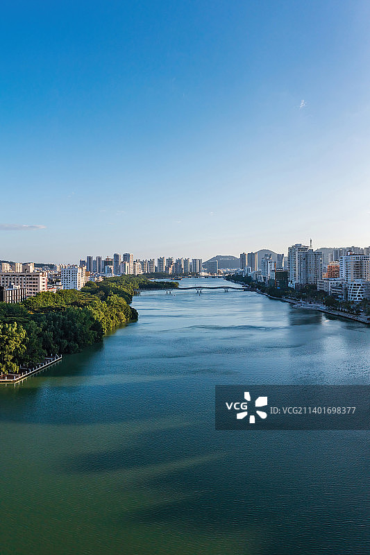 海南省三亚市天涯区红树林公园城市乐园和市中心建筑风光航拍图片素材