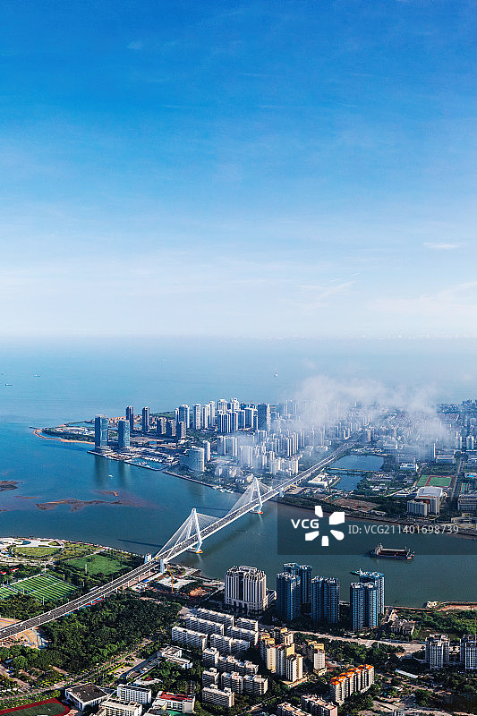 中国海南省海口市龙华区海甸河海甸岛世纪大桥图片素材