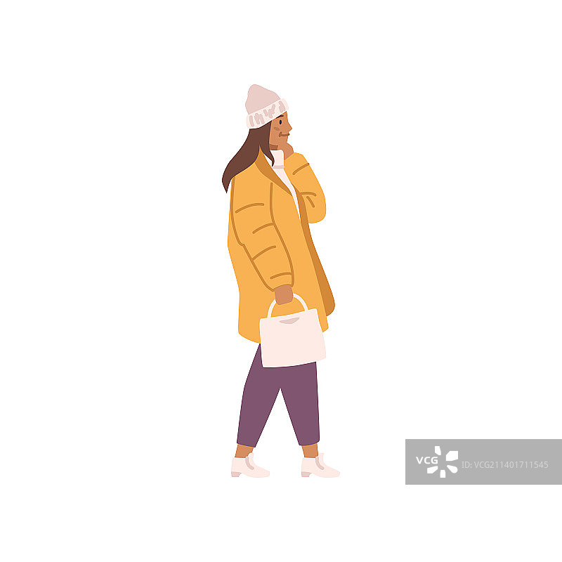 身穿时尚冬装的年轻女人图片素材