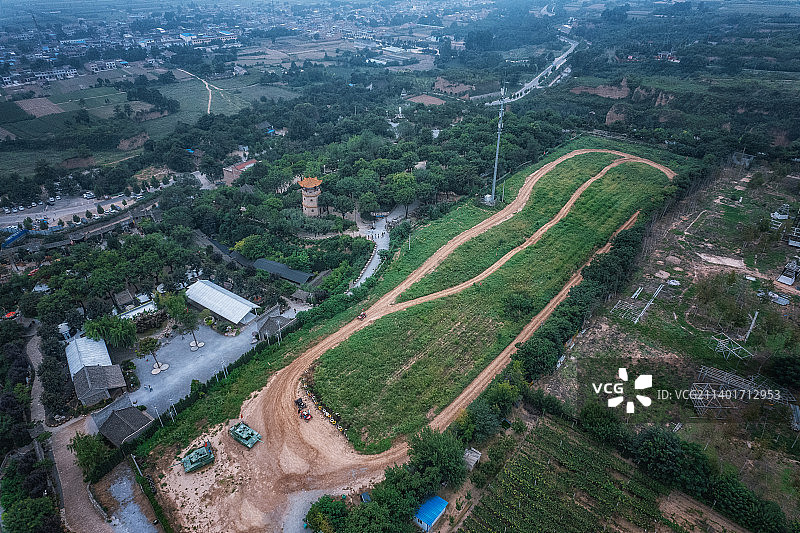 田野里的游乐场图片素材