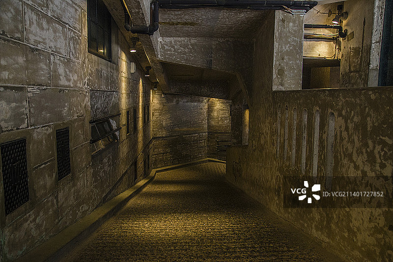 老厂房改造的水泥混凝土建筑风格艺术中心走廊图片素材
