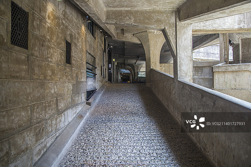 老厂房改造的水泥混凝土建筑风格艺术中心走廊图片素材