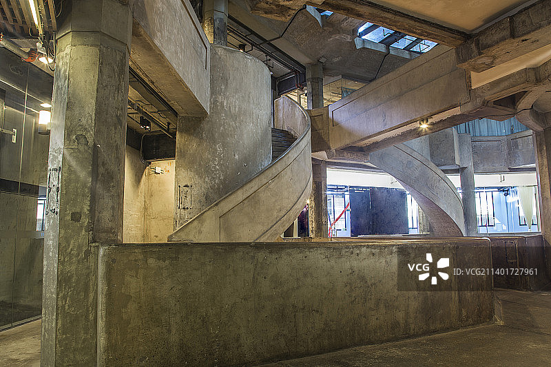 老厂房水泥混凝土框架建筑结构空间艺术图片素材