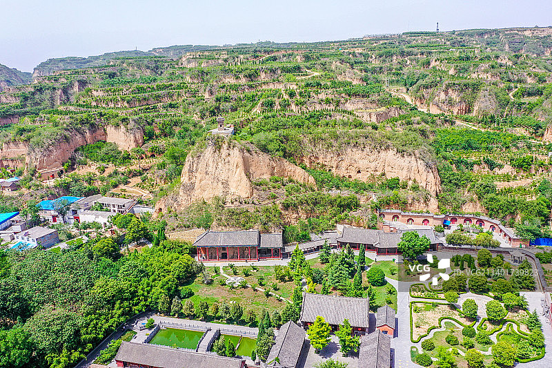 航拍河南郑州巩义石窟寺 大力山南麓巩县石窟群图片素材