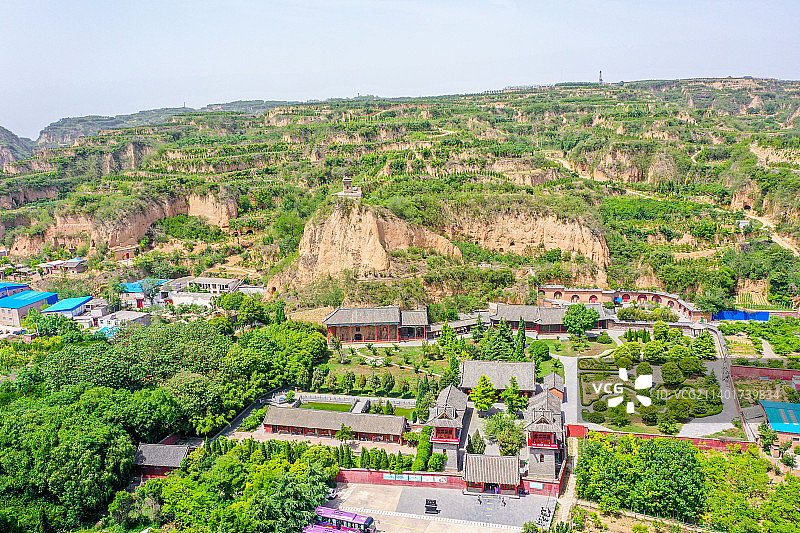 航拍河南郑州巩义石窟寺 大力山南麓巩县石窟群图片素材