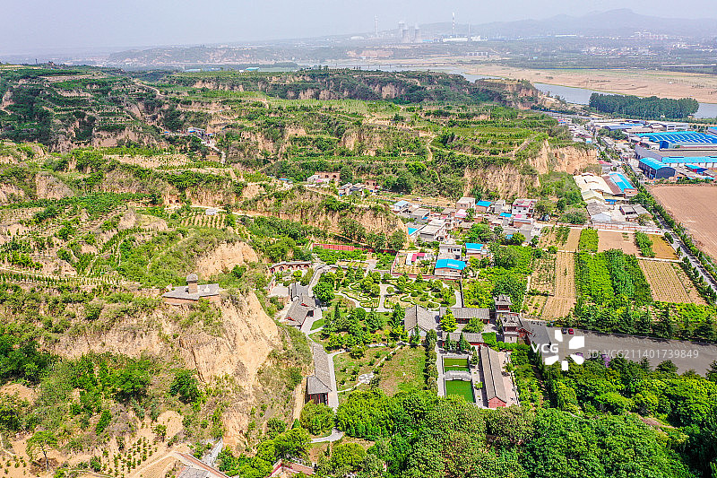航拍河南郑州巩义石窟寺 大力山南麓巩县石窟群图片素材